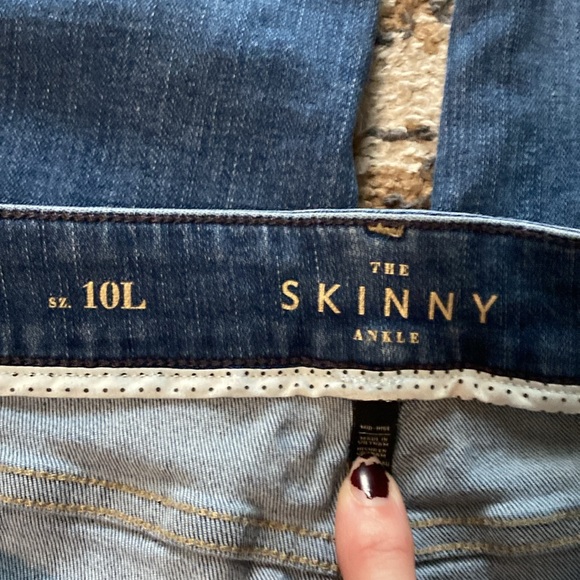 WHBM Size 10L skinny ankle jean with button detail on ankle - Picture 4 of 5